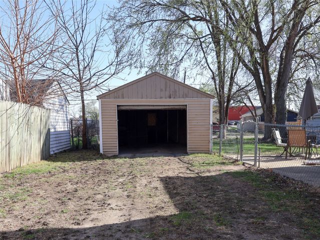 2341 Logan Avenue, Des Moines, IA 50317