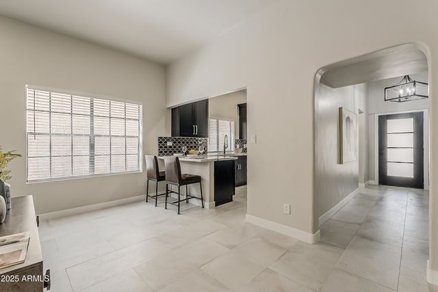 2043 W NOPAL Avenue, Mesa, AZ 85202