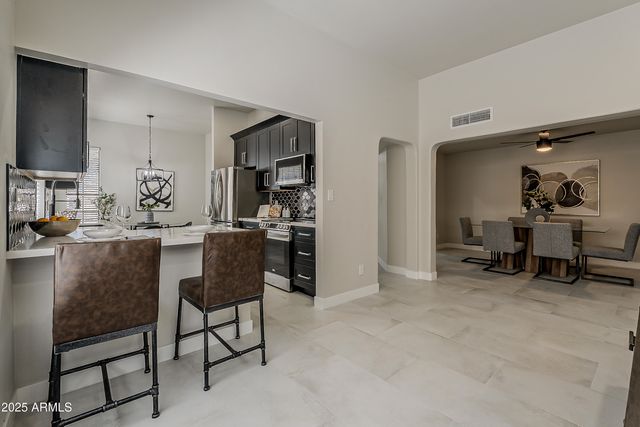 2043 W NOPAL Avenue, Mesa, AZ 85202