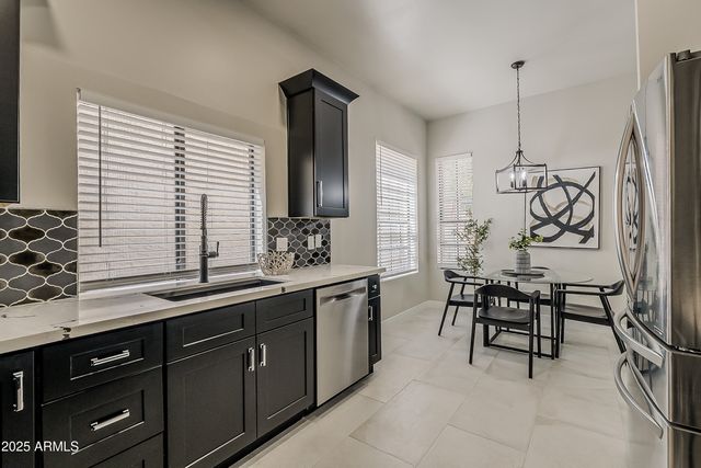 2043 W NOPAL Avenue, Mesa, AZ 85202