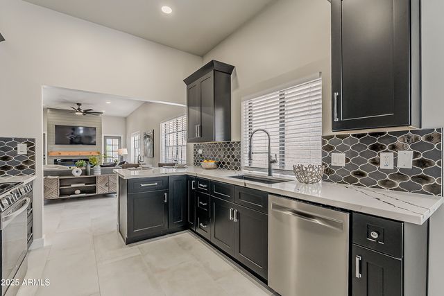 2043 W NOPAL Avenue, Mesa, AZ 85202