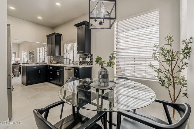 2043 W NOPAL Avenue, Mesa, AZ 85202
