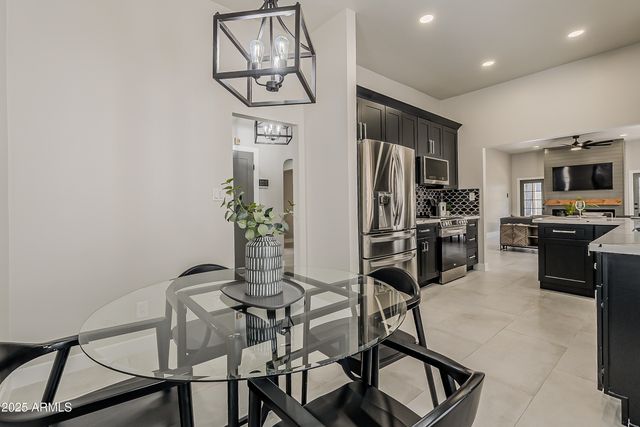 2043 W NOPAL Avenue, Mesa, AZ 85202