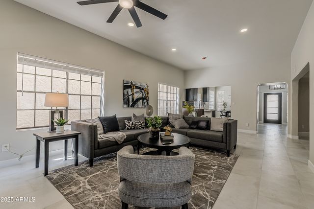 2043 W NOPAL Avenue, Mesa, AZ 85202