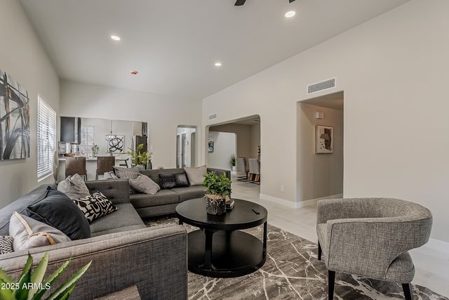 2043 W NOPAL Avenue, Mesa, AZ 85202