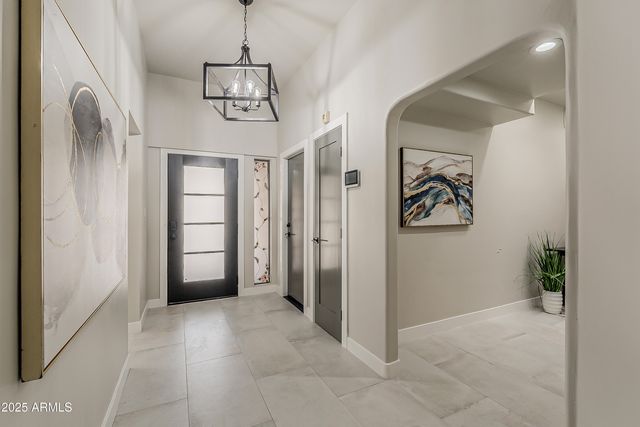 2043 W NOPAL Avenue, Mesa, AZ 85202