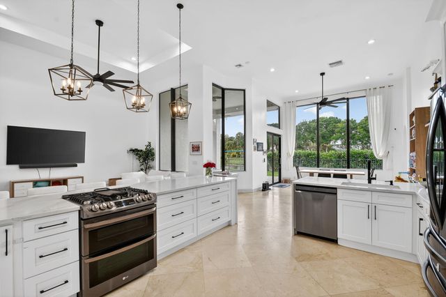 10337 Trianon Place, Wellington, FL 33449