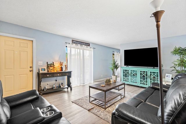 9 Atrium Circle A, Atlantis, FL 33462