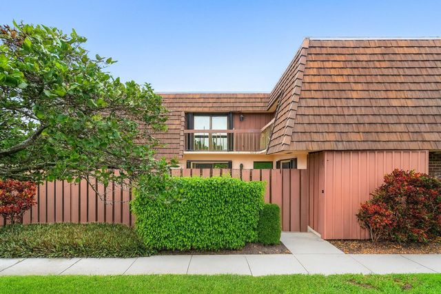 9 Atrium Circle A, Atlantis, FL 33462