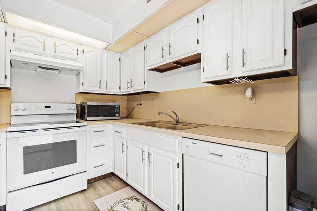 9 Atrium Circle A, Atlantis, FL 33462