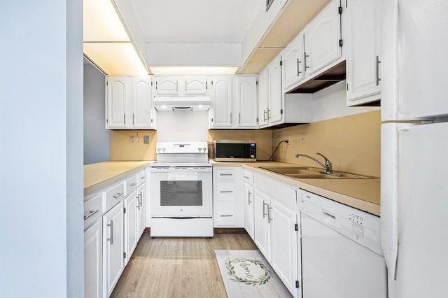 9 Atrium Circle A, Atlantis, FL 33462