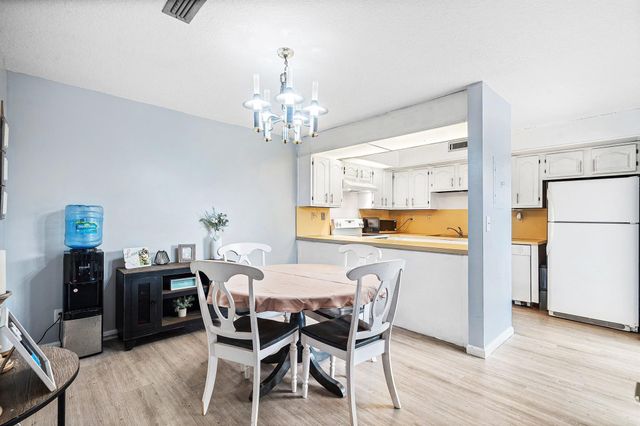 9 Atrium Circle A, Atlantis, FL 33462