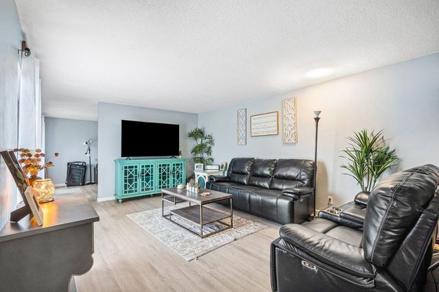 9 Atrium Circle A, Atlantis, FL 33462