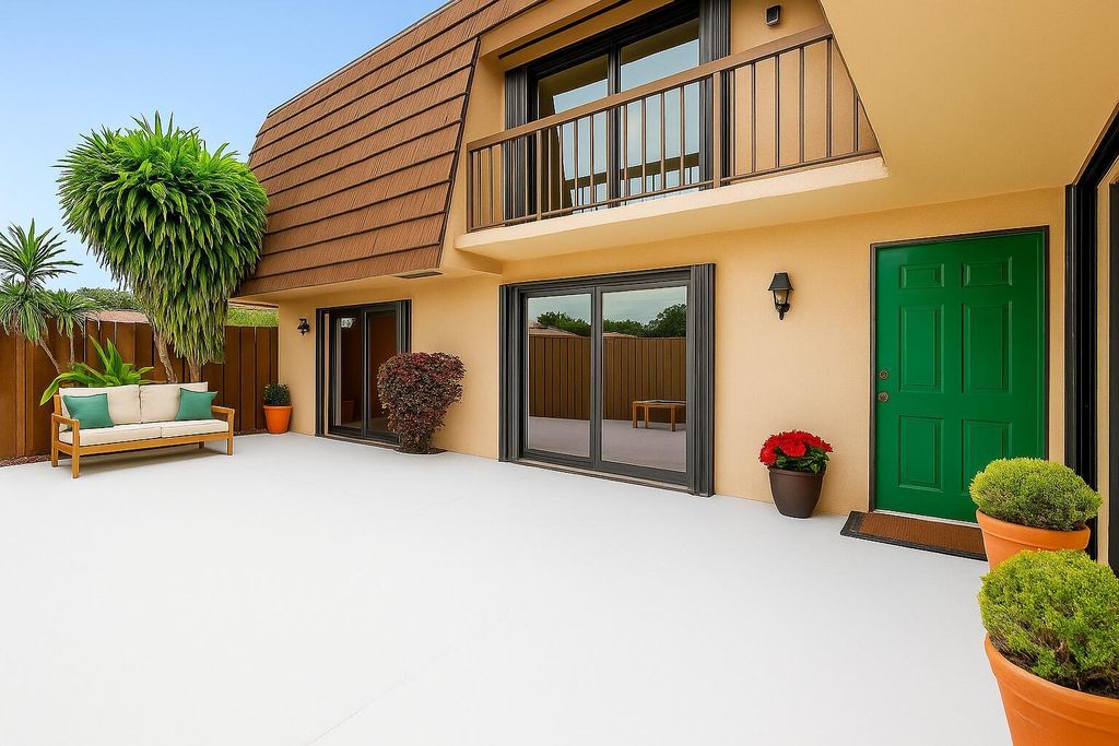 9 Atrium Circle A, Atlantis, FL 33462