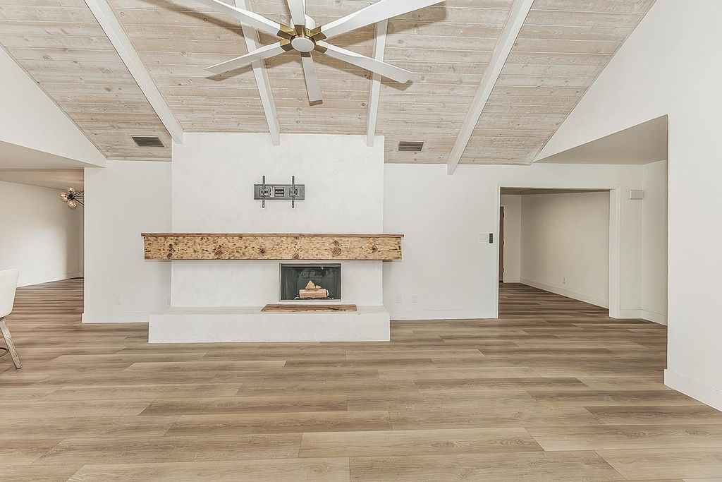 Image 12 of property listing at 3729 W Fir Avenue, Fresno, CA 93711