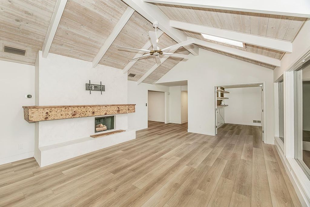 Image 13 of property listing at 3729 W Fir Avenue, Fresno, CA 93711