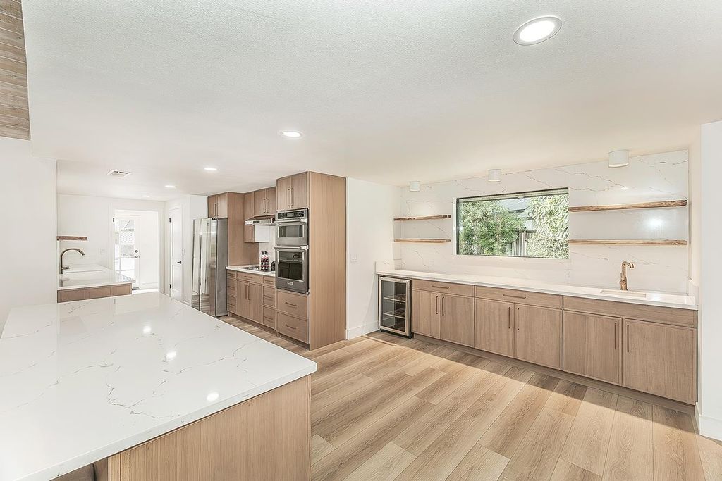 Image 16 of property listing at 3729 W Fir Avenue, Fresno, CA 93711