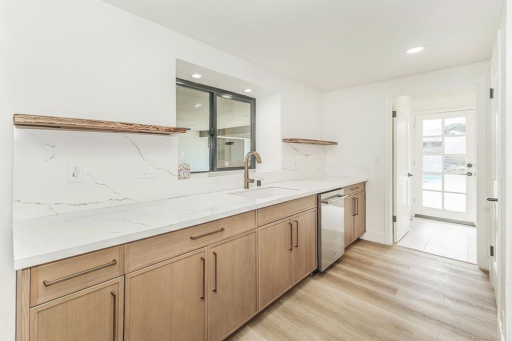 Image 21 of property listing at 3729 W Fir Avenue, Fresno, CA 93711