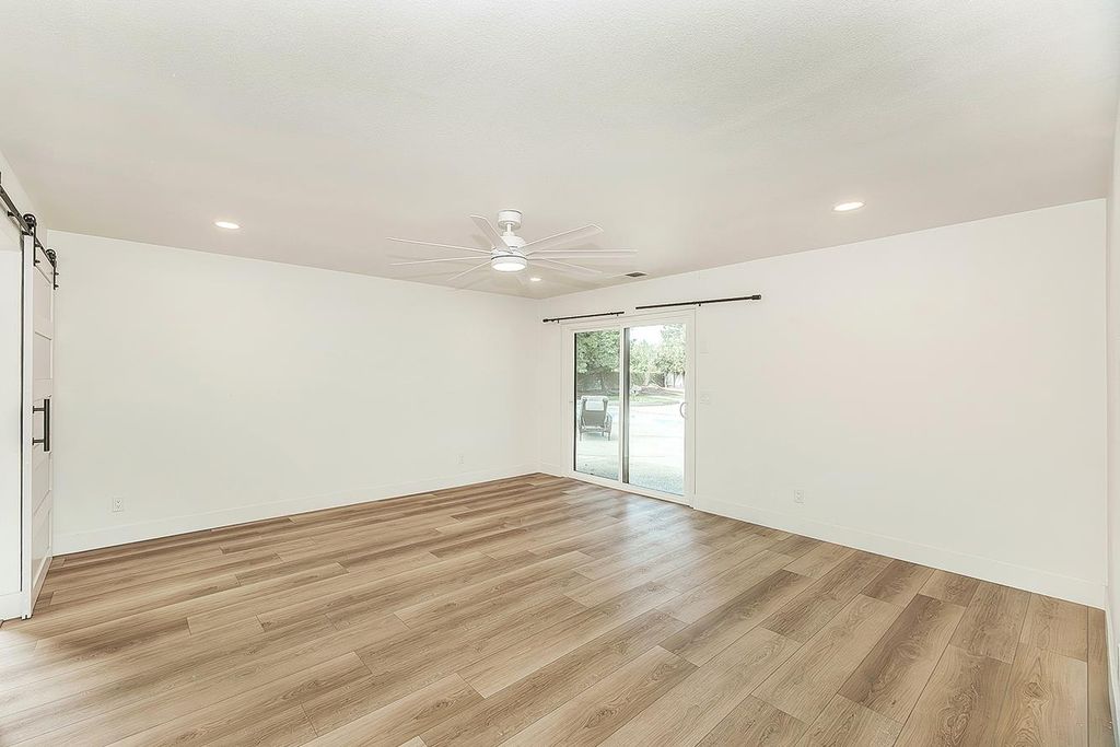 Image 23 of property listing at 3729 W Fir Avenue, Fresno, CA 93711