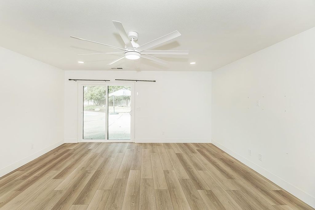 Image 26 of property listing at 3729 W Fir Avenue, Fresno, CA 93711