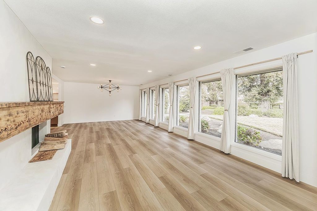 Image 3 of property listing at 3729 W Fir Avenue, Fresno, CA 93711