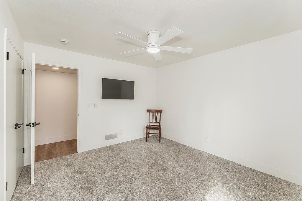 Image 31 of property listing at 3729 W Fir Avenue, Fresno, CA 93711