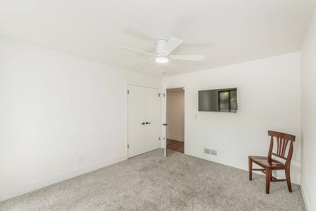 Image 32 of property listing at 3729 W Fir Avenue, Fresno, CA 93711