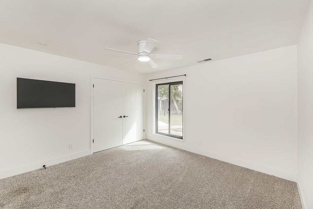 Image 35 of property listing at 3729 W Fir Avenue, Fresno, CA 93711