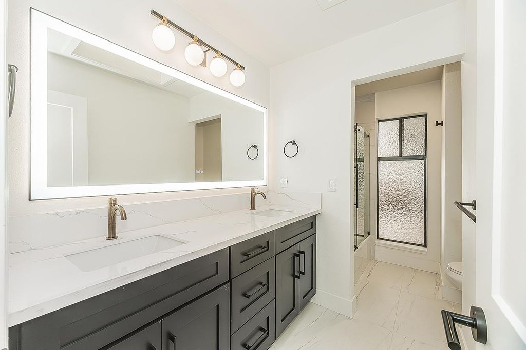 Image 38 of property listing at 3729 W Fir Avenue, Fresno, CA 93711