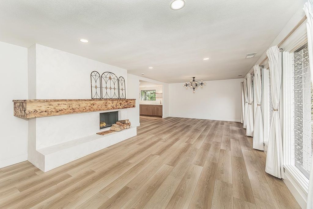 Image 4 of property listing at 3729 W Fir Avenue, Fresno, CA 93711