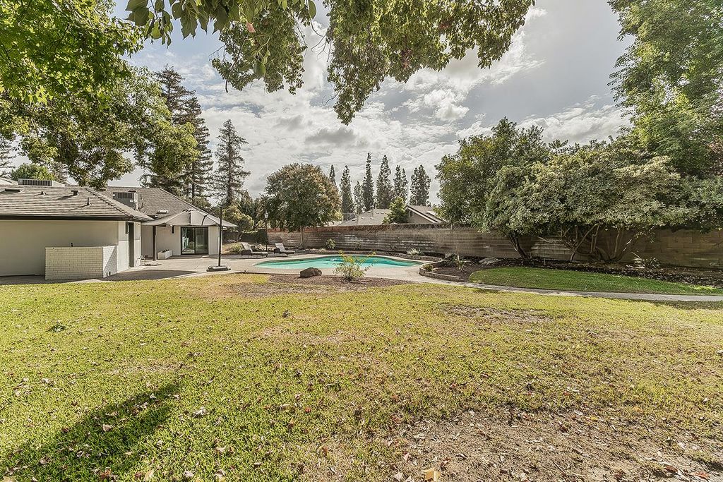 Image 52 of property listing at 3729 W Fir Avenue, Fresno, CA 93711