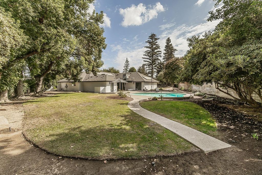 Image 53 of property listing at 3729 W Fir Avenue, Fresno, CA 93711