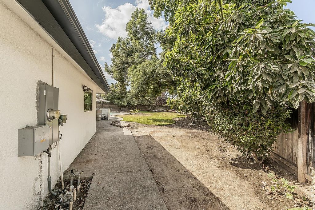 Image 55 of property listing at 3729 W Fir Avenue, Fresno, CA 93711
