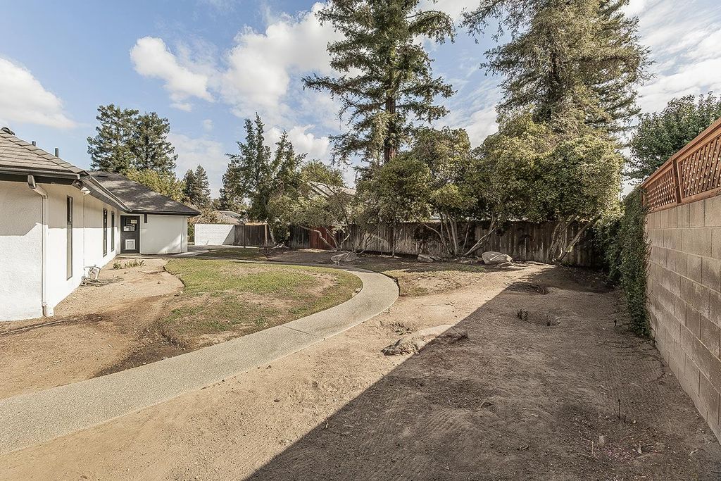 Image 57 of property listing at 3729 W Fir Avenue, Fresno, CA 93711