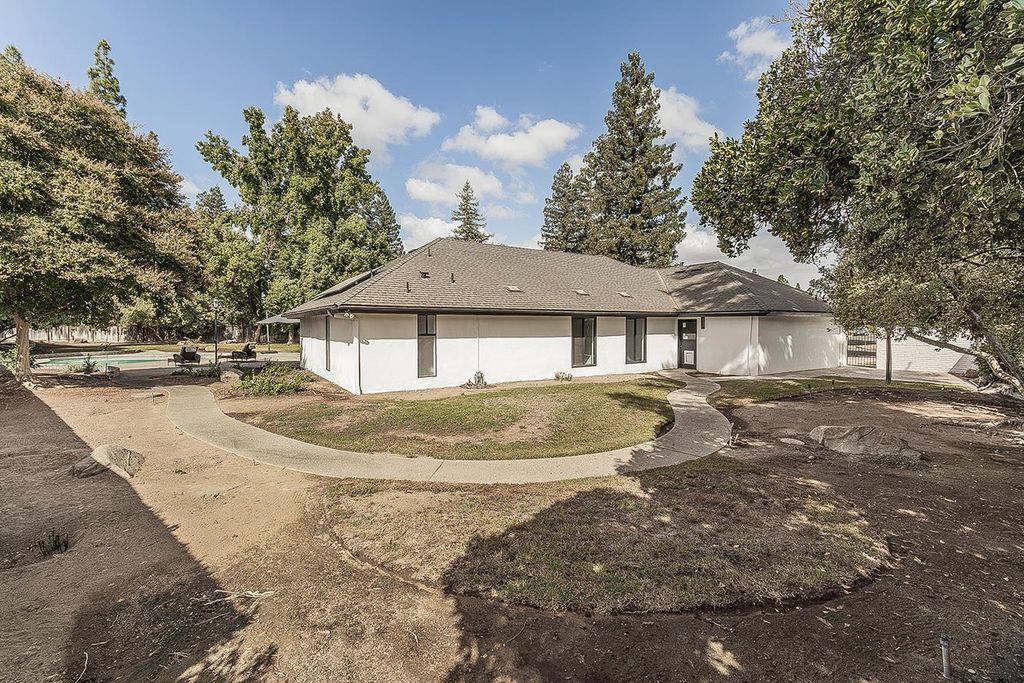 Image 58 of property listing at 3729 W Fir Avenue, Fresno, CA 93711