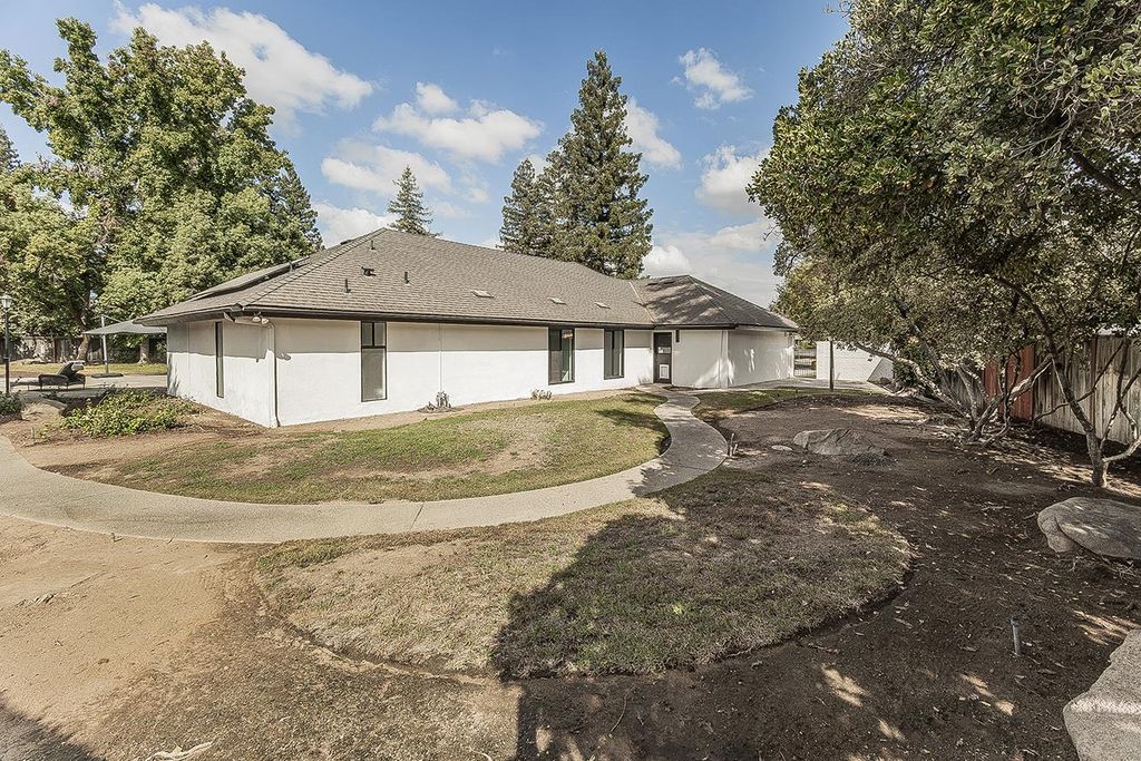 Image 59 of property listing at 3729 W Fir Avenue, Fresno, CA 93711