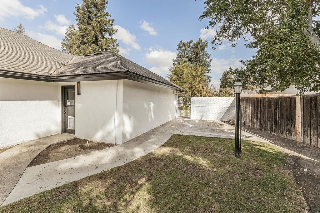 Image 60 of property listing at 3729 W Fir Avenue, Fresno, CA 93711
