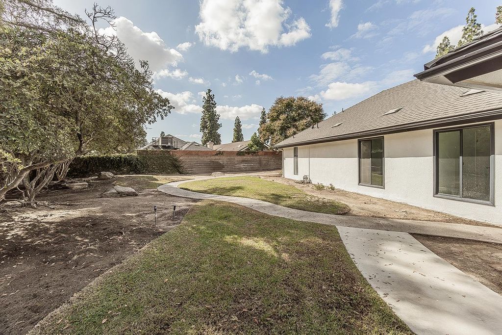 Image 61 of property listing at 3729 W Fir Avenue, Fresno, CA 93711