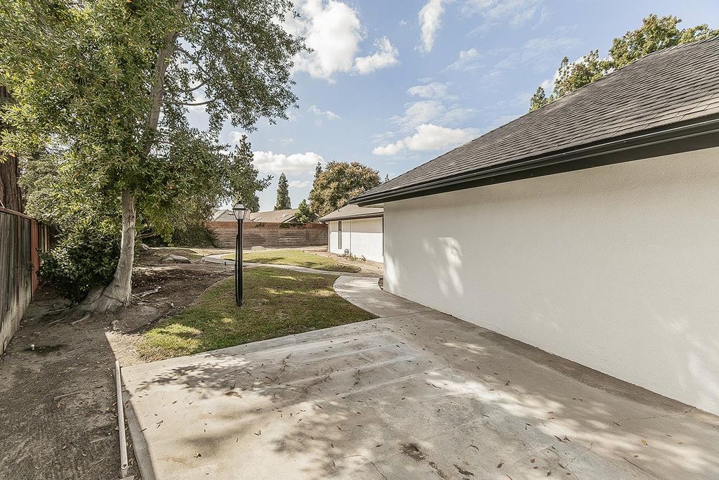 Image 62 of property listing at 3729 W Fir Avenue, Fresno, CA 93711