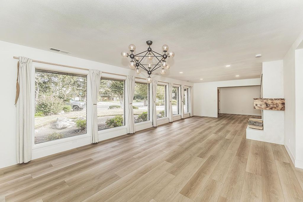 Image 9 of property listing at 3729 W Fir Avenue, Fresno, CA 93711