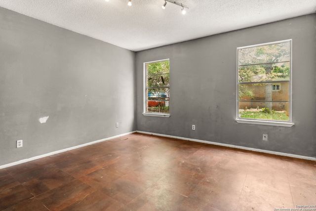 2306 El Rhea, Seguin, TX 78155