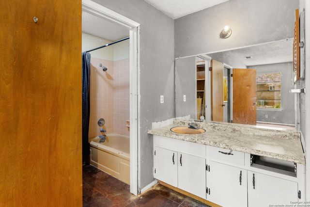 2306 El Rhea, Seguin, TX 78155