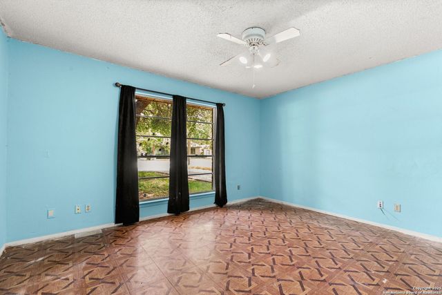 2306 El Rhea, Seguin, TX 78155
