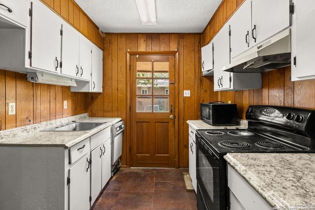 2306 El Rhea, Seguin, TX 78155