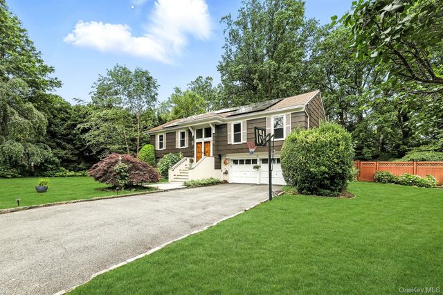 14 Edgemont Circle, Scarsdale, NY 10583