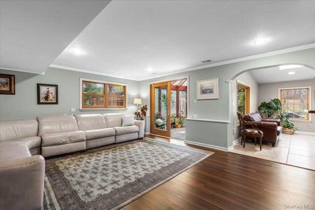 14 Edgemont Circle, Scarsdale, NY 10583