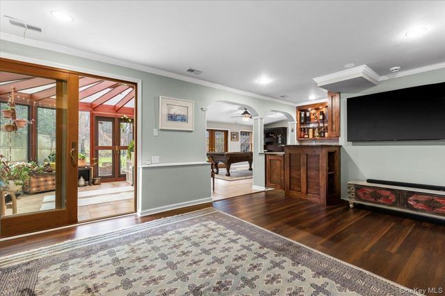 14 Edgemont Circle, Scarsdale, NY 10583