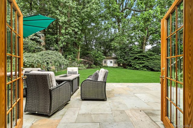 14 Edgemont Circle, Scarsdale, NY 10583