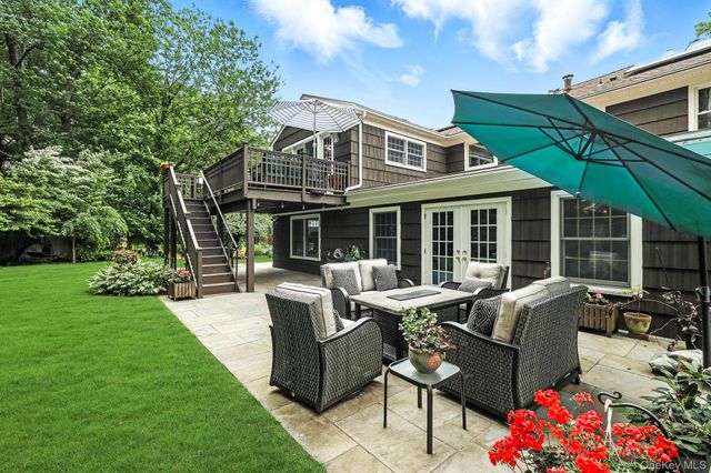 14 Edgemont Circle, Scarsdale, NY 10583