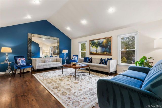 14 Edgemont Circle, Scarsdale, NY 10583